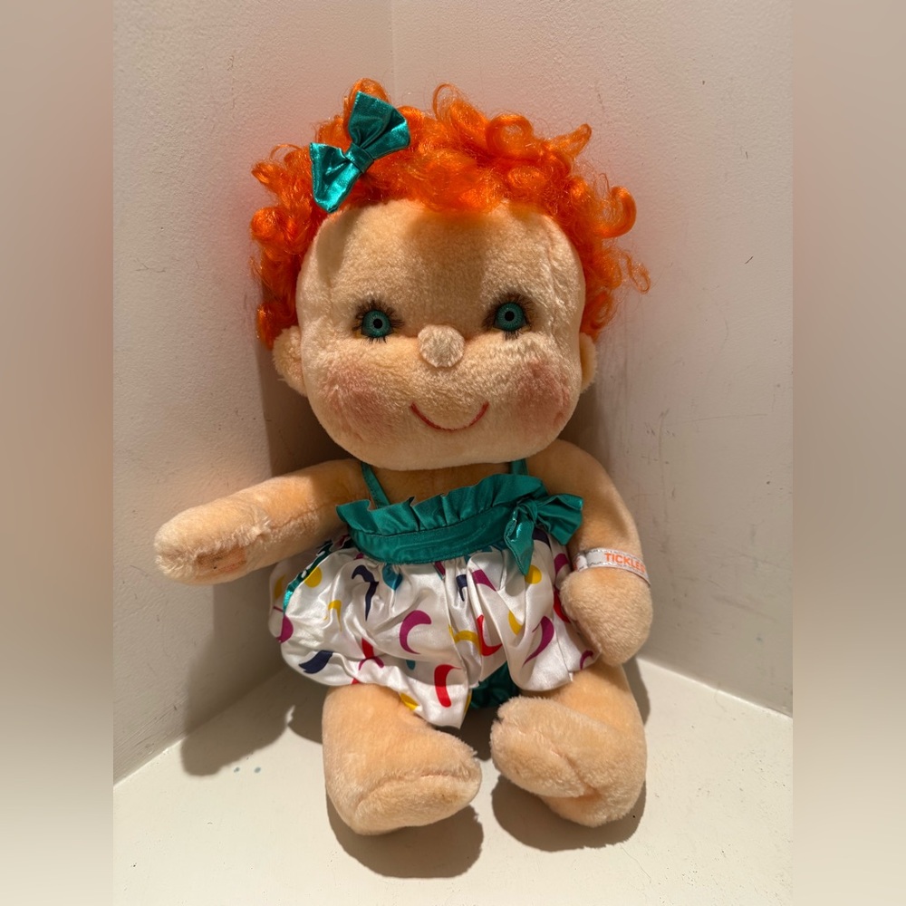 Kenner Vintage 1985 Hugga Bunch Tickles Doll 18” Plush Red Hair Green Eyes